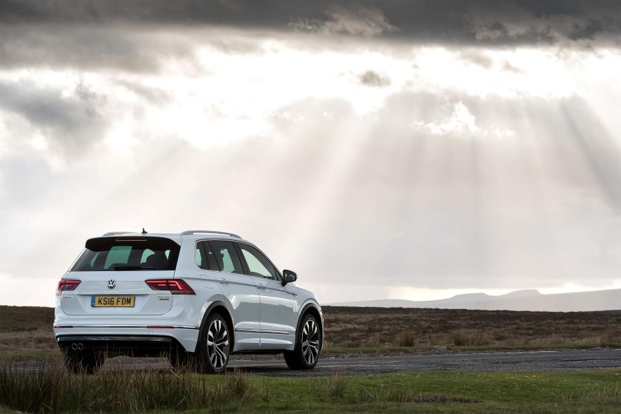  Volkswagen Tiguan R-Line 2016 года  (UK) (фото 16 из 30)